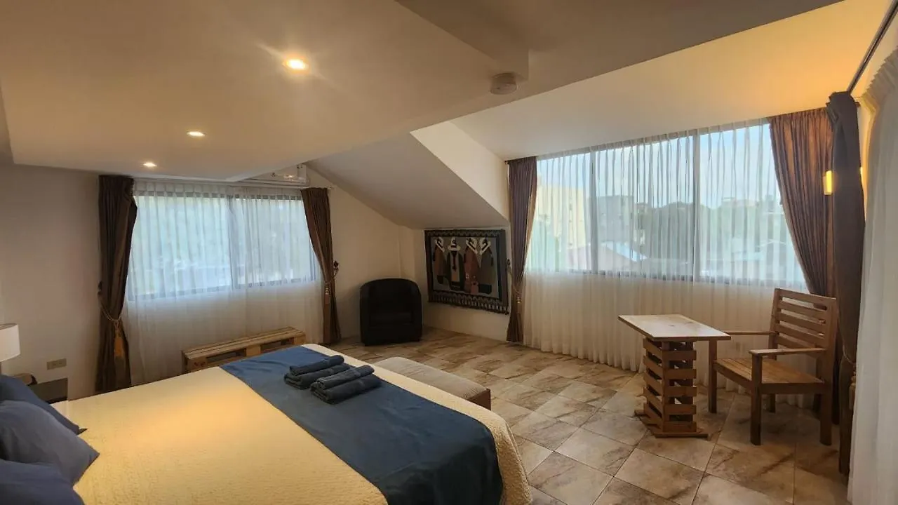 Plaza Lobos Suites San Cristóbal Ecuador