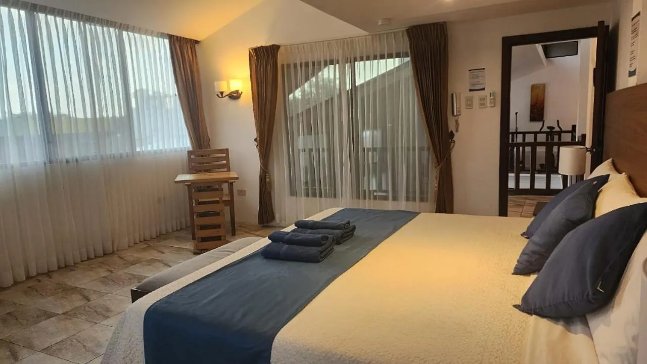Plaza Lobos Suites San Cristóbal 0*,  Ecuador