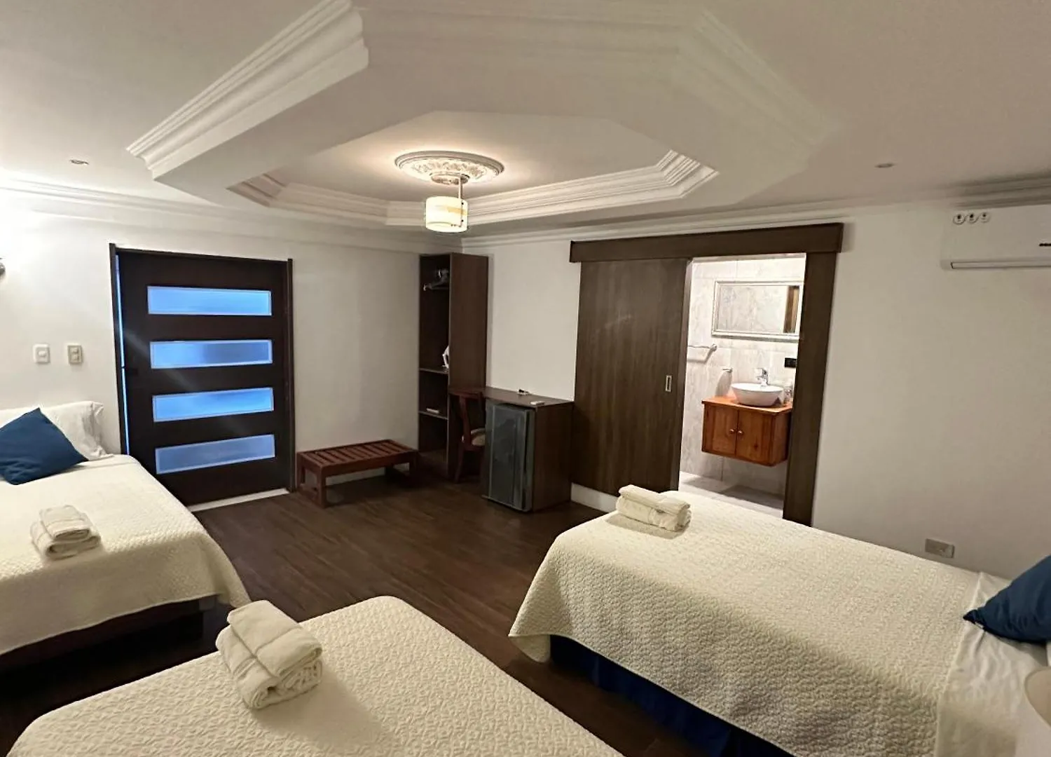 Plaza Lobos Suites San Cristóbal 0*,  Ecuador